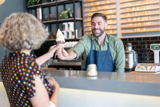 How to start ice cream shops in Dubai.